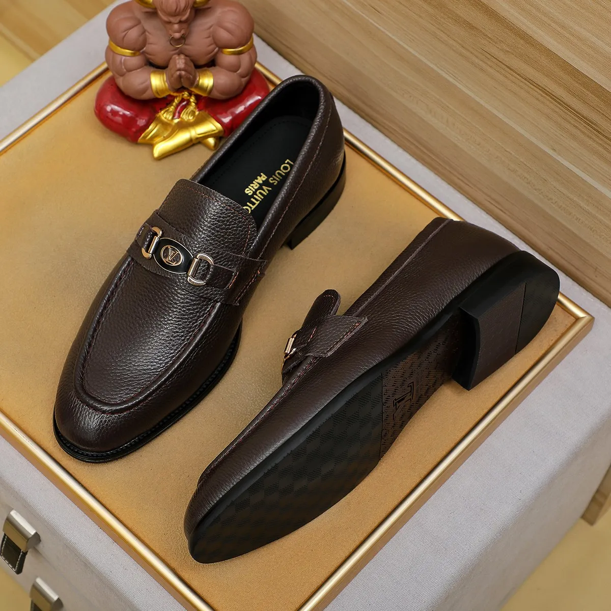 Men's shoes 💰 440💰 Louis Vuitton LV ® 🆕 model 🔛 full shoe counter, first layer cowhide, 🐂leather lining casual shoes for men, super soft outsole, a must-have for driving. The counter is synchronized with the original first layer cowhide, completely 1:1 mold customization 🌹 top version, color optional! Number: 38-44 (45.46 customized)